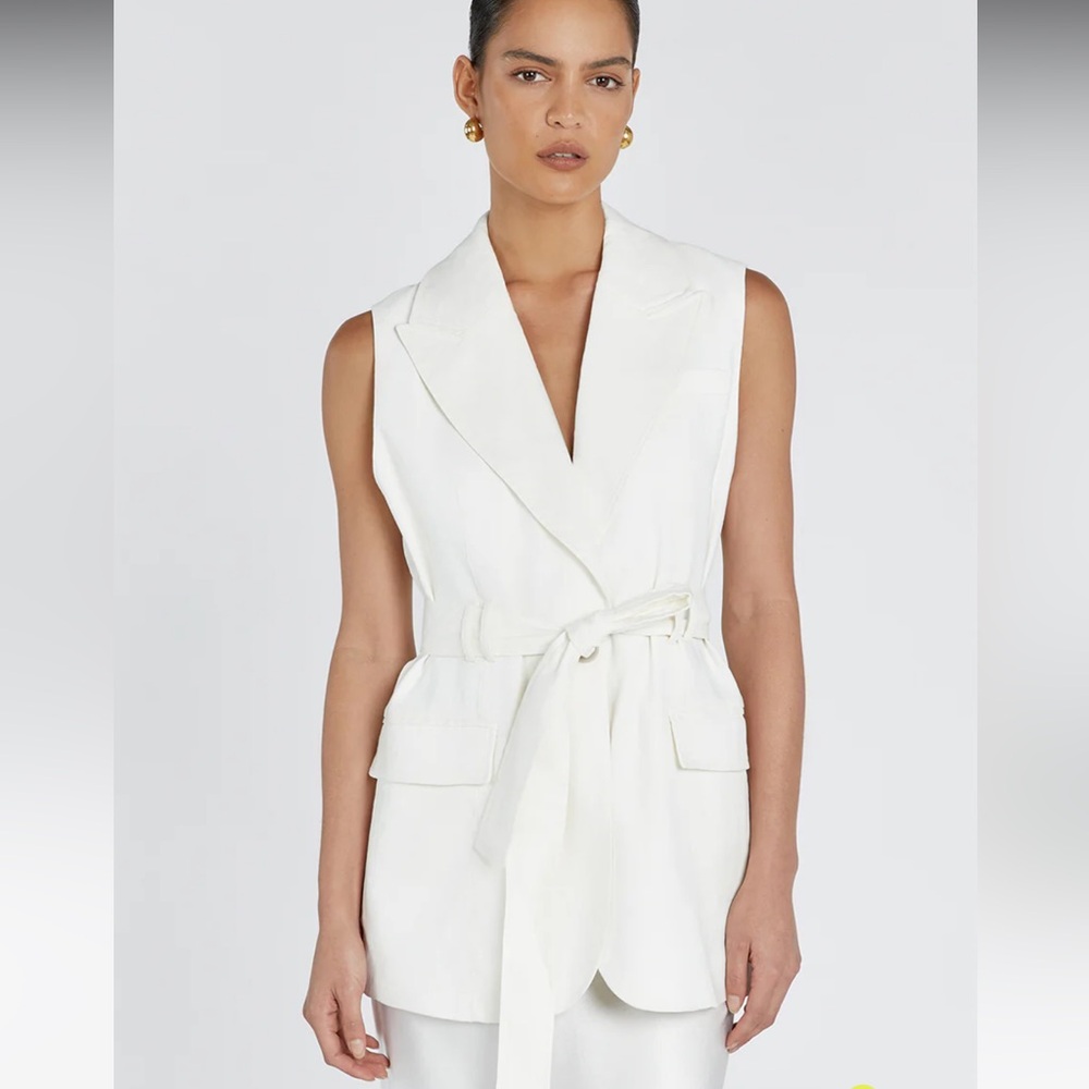 Dissh Sloan White Sleeveless Linen Blend Vest
